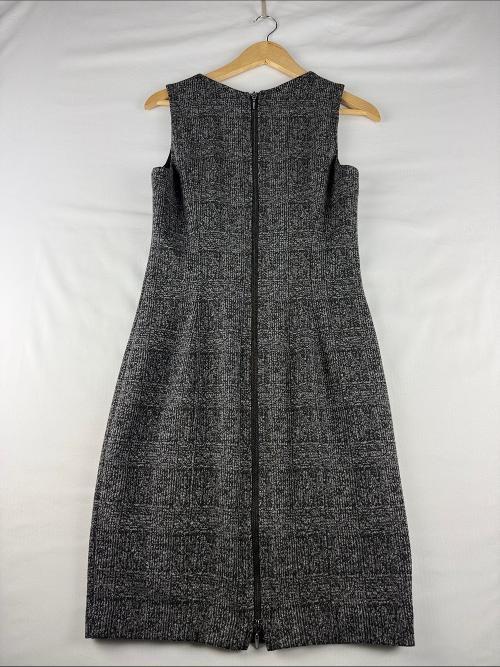 White House Black Market Tweed Sheath Dress Gray Sleeveless Size 4 - Picture 9 of 11